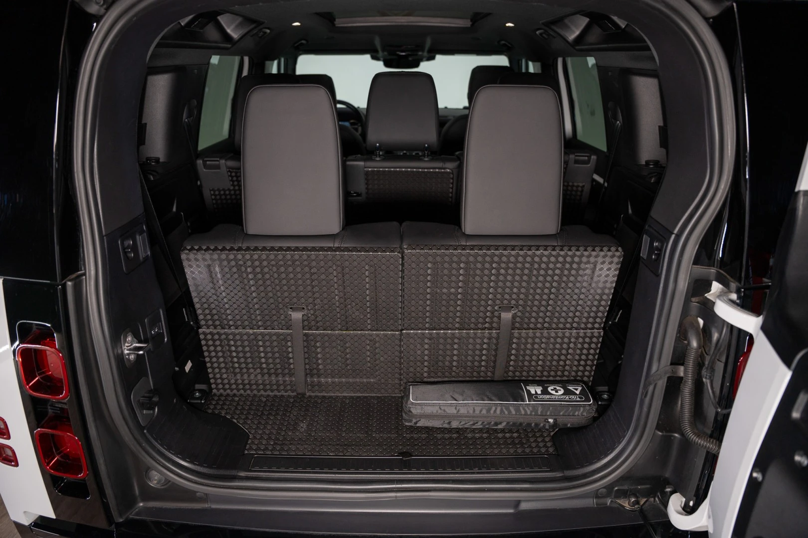 Land Rover Defender 3.0 D250 110 AWD X-Dynamic SE