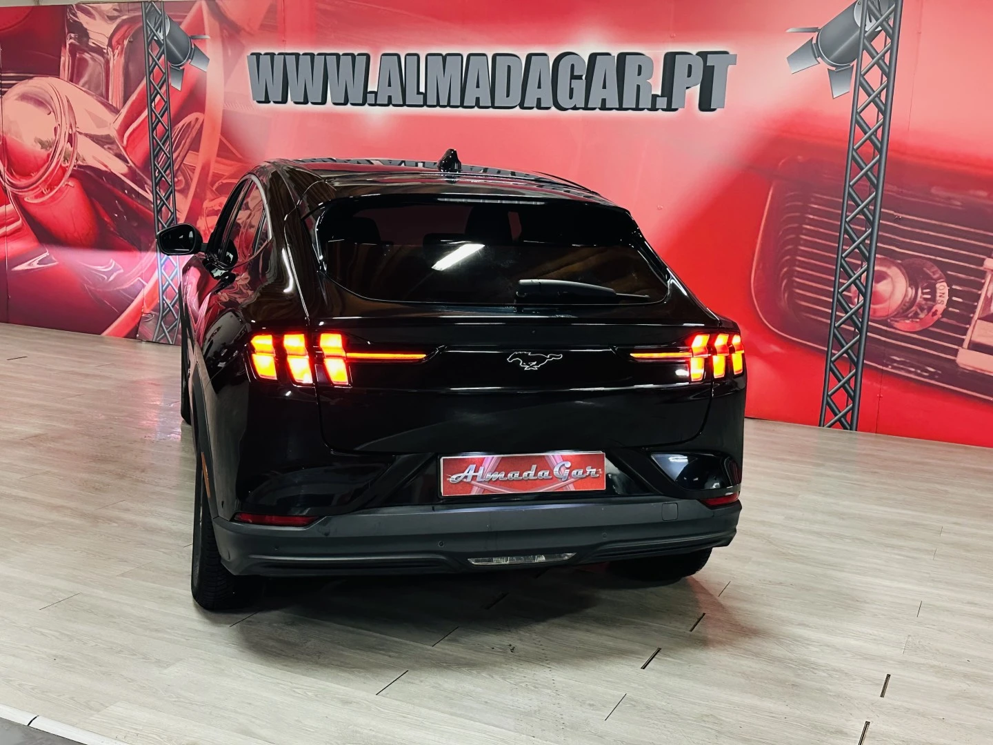 Ford Mustang Mach-E Alargada