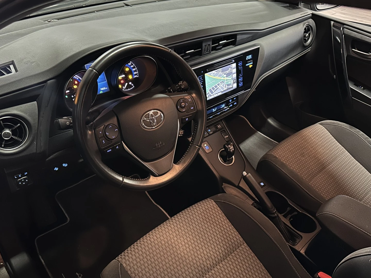 Toyota Auris Touring Sports 1.8 HSD Comfort +P.Sport+Navi
