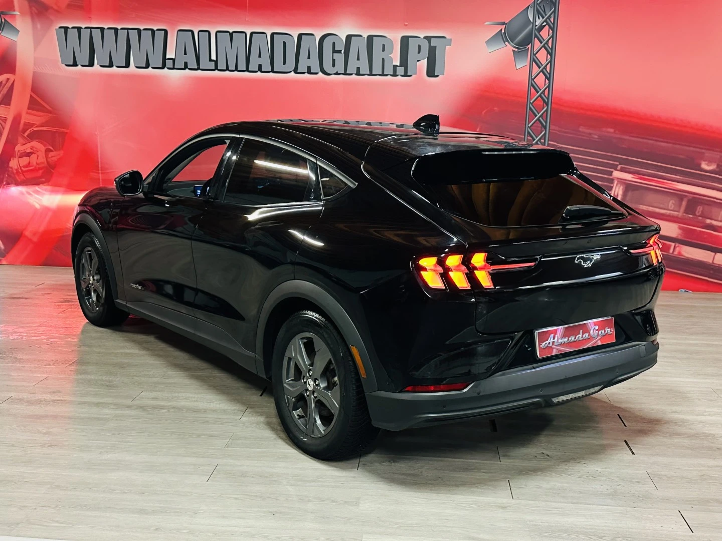 Ford Mustang Mach-E Alargada