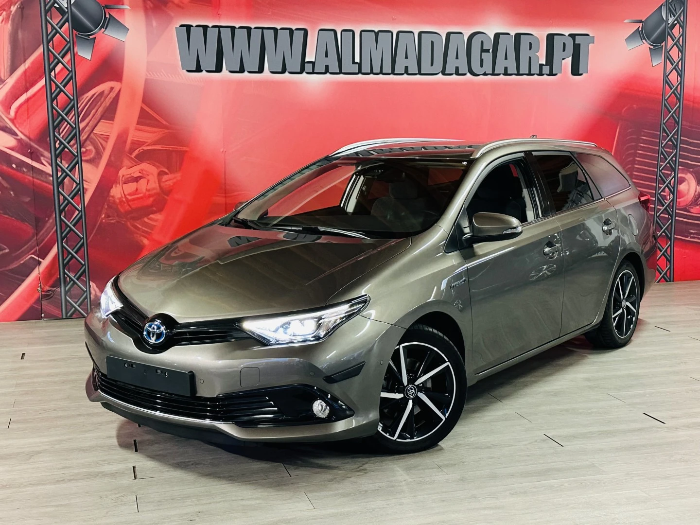 Toyota Auris Touring Sports 1.8 HSD Comfort +P.Sport+Navi