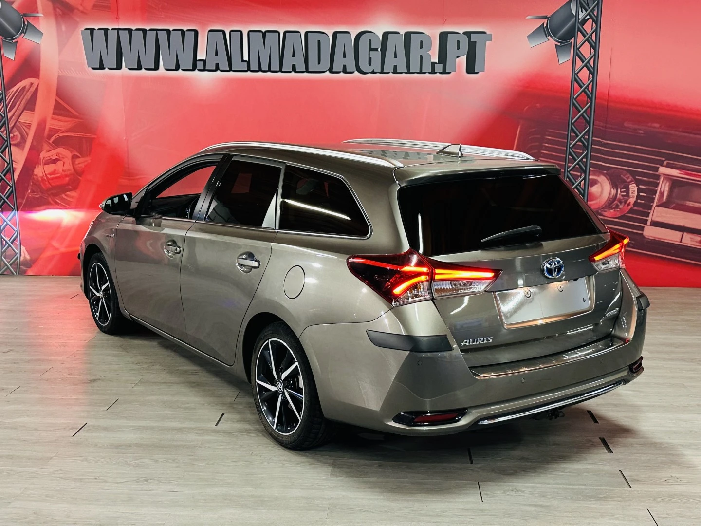 Toyota Auris Touring Sports 1.8 HSD Comfort +P.Sport+Navi