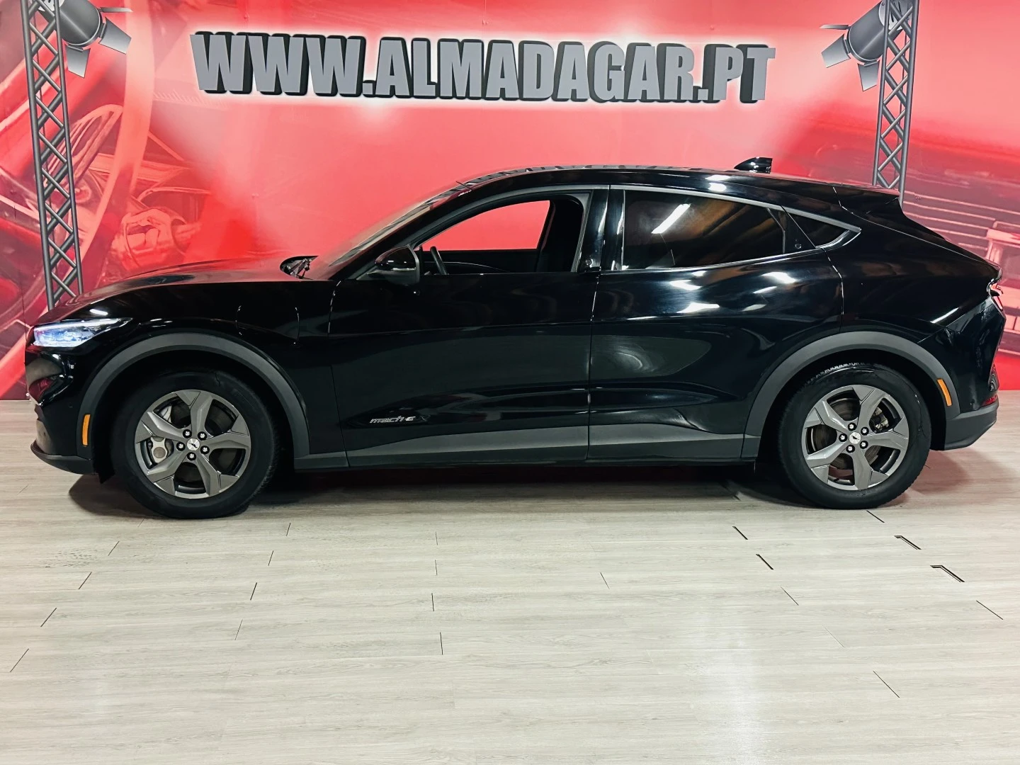 Ford Mustang Mach-E Alargada