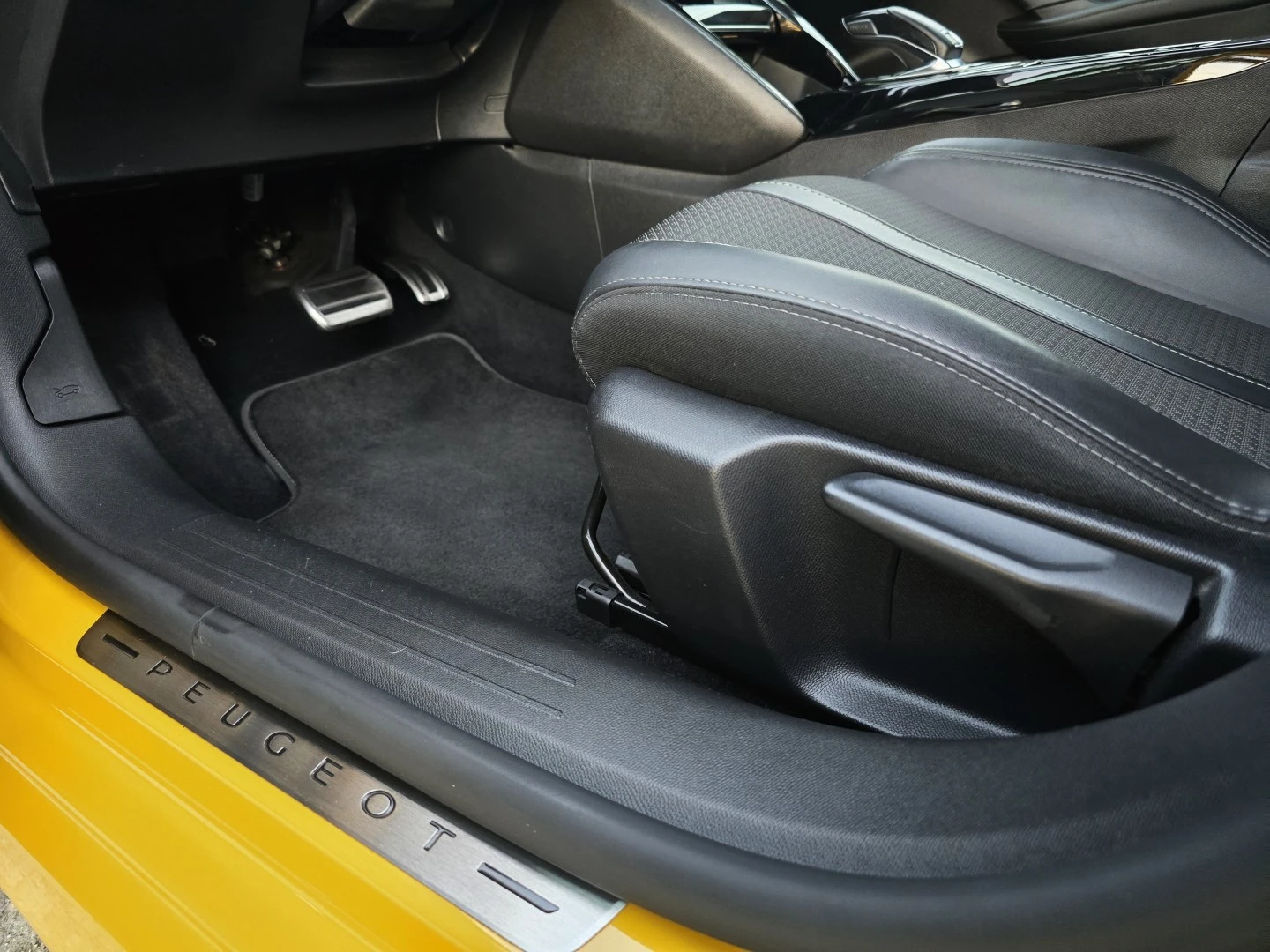 Peugeot 208 1.2 PureTech GT Line EAT8