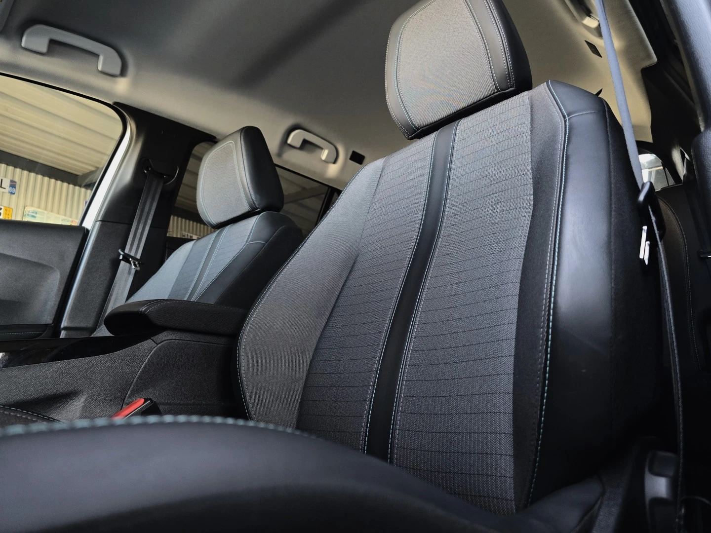 Peugeot 2008 1.2 PureTech Allure EAT8