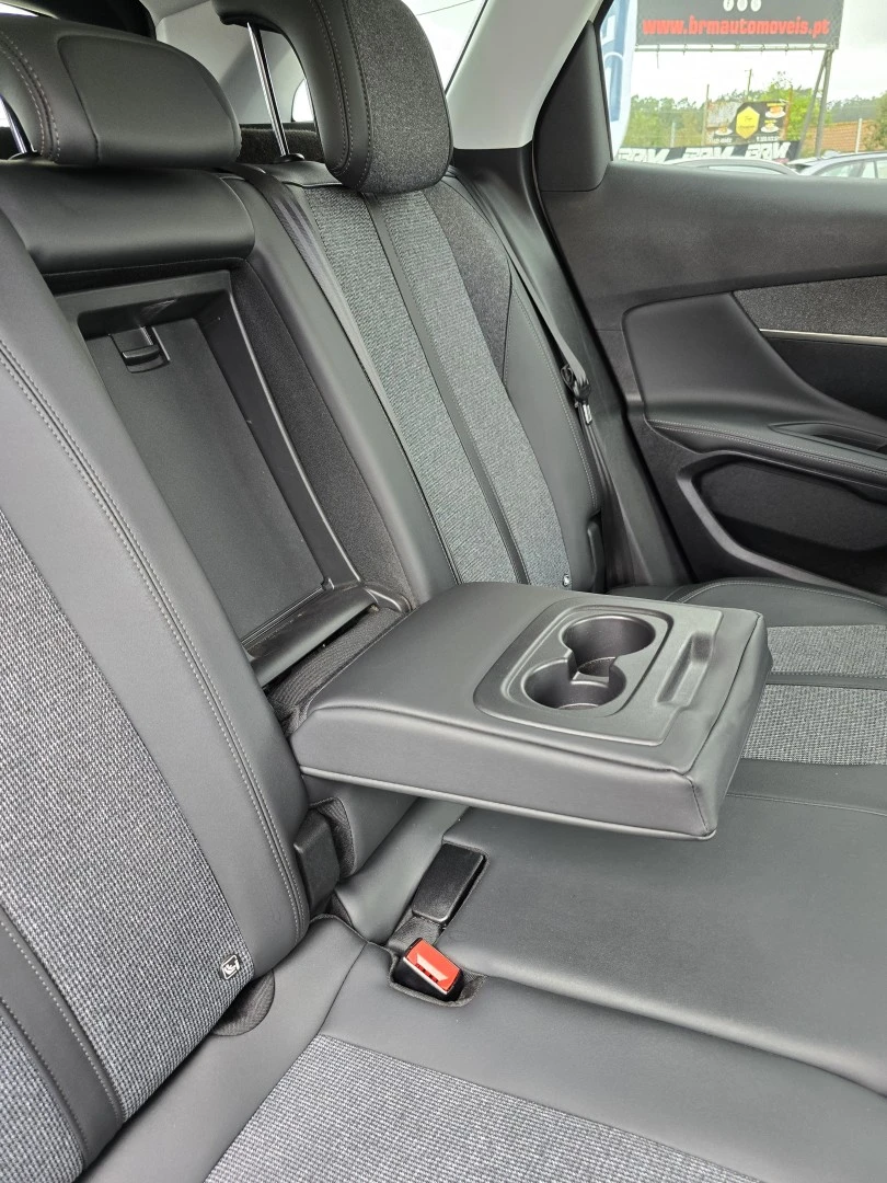 Peugeot 3008 1.2 PureTech Allure EAT8