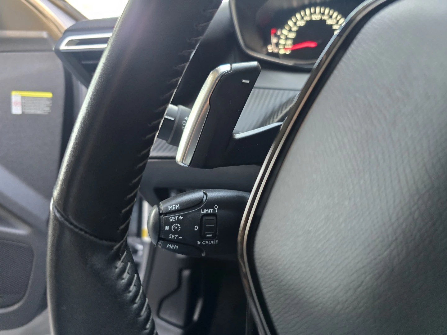 Peugeot 2008 1.2 PureTech Allure EAT8