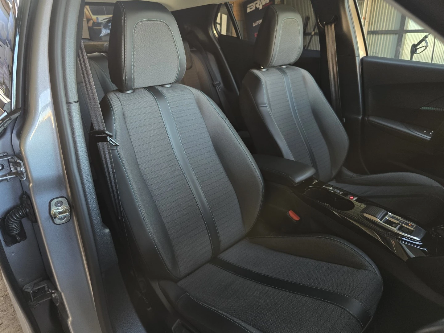 Peugeot 2008 1.2 PureTech Allure EAT8