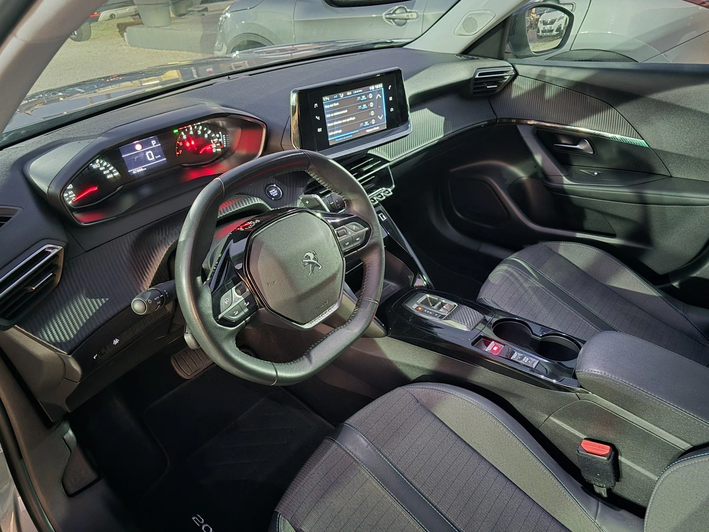 Peugeot 2008 1.2 PureTech Allure EAT8