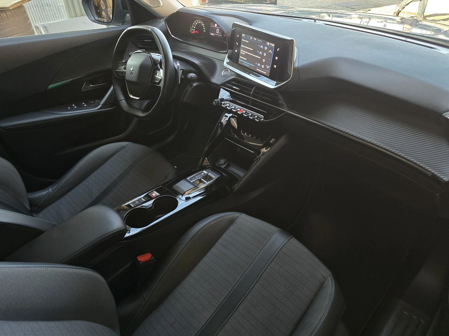 Peugeot 2008 1.2 PureTech Allure EAT8