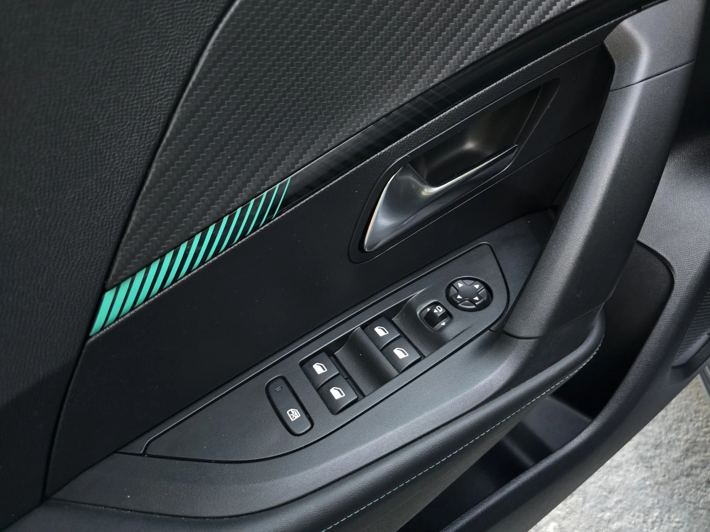 Peugeot 2008 1.2 PureTech Allure EAT8