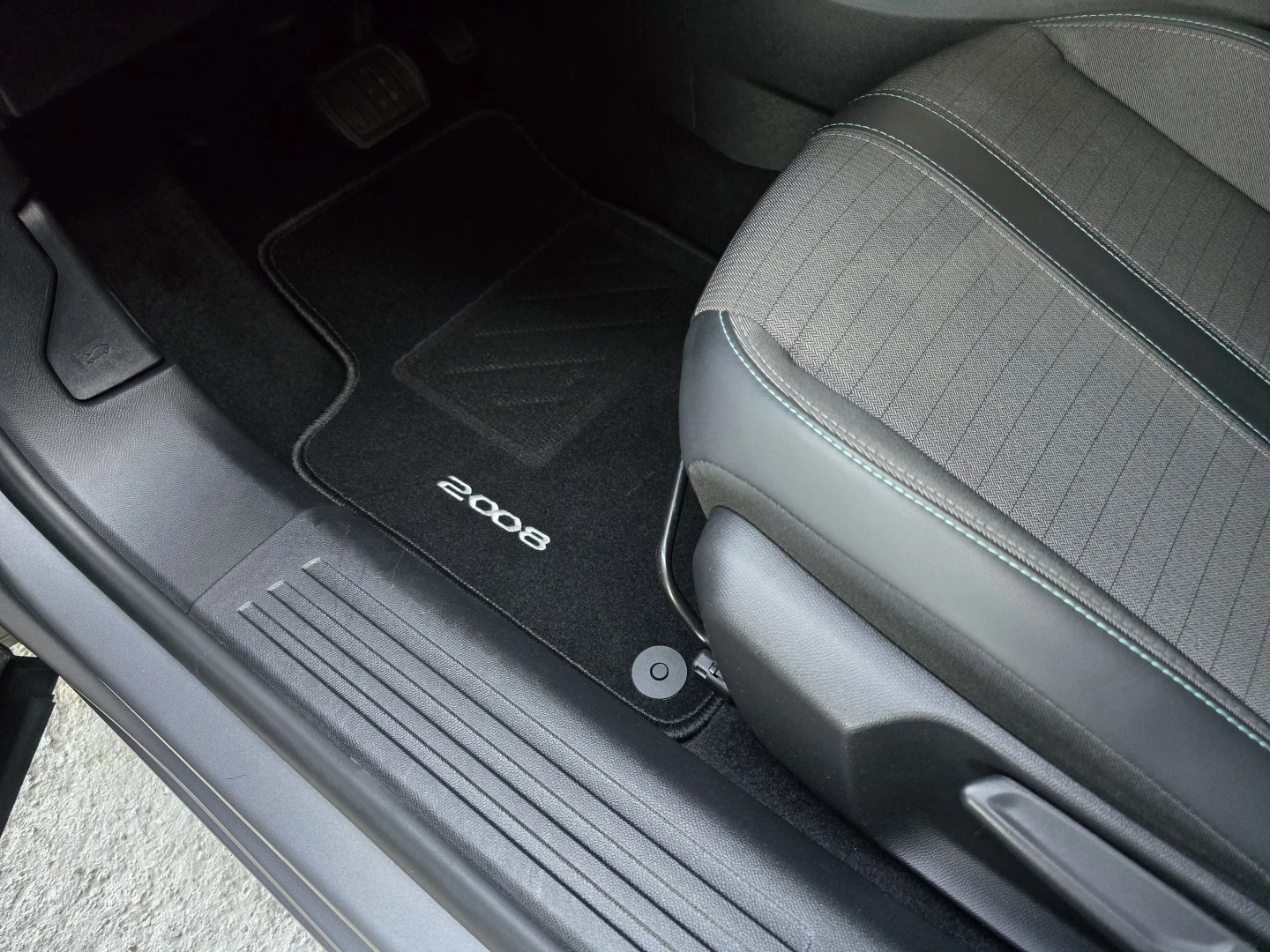 Peugeot 2008 1.2 PureTech Allure EAT8