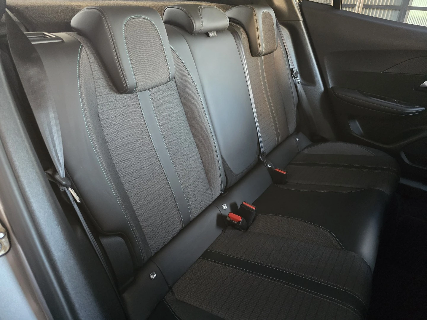 Peugeot 2008 1.2 PureTech Allure EAT8