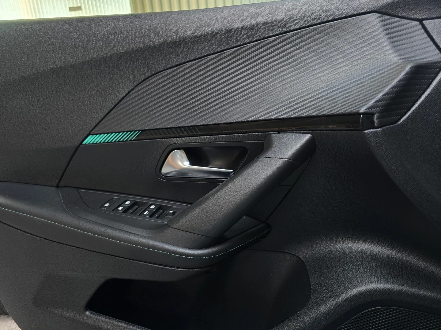 Peugeot 2008 1.2 PureTech Allure EAT8