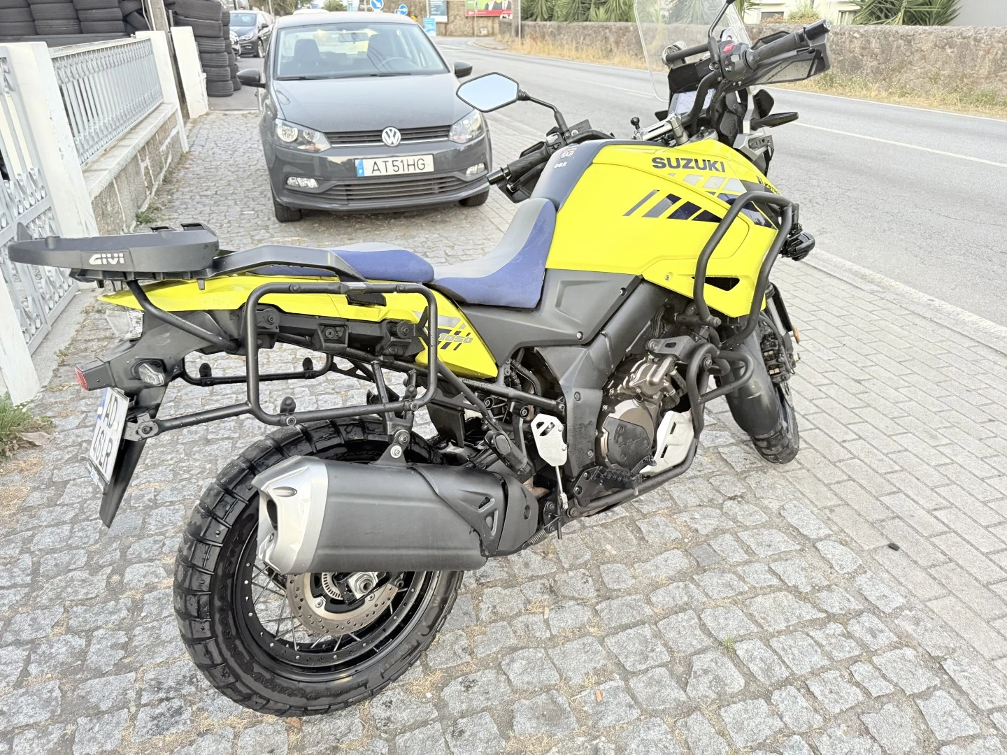 Suzuki DL  V  Strom 1050