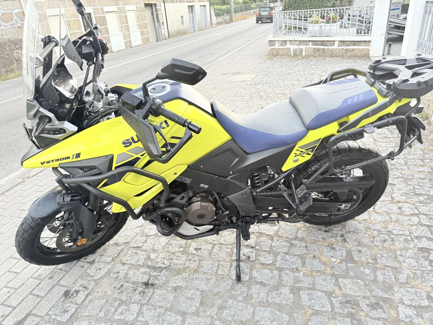 Suzuki DL  V  Strom 1050