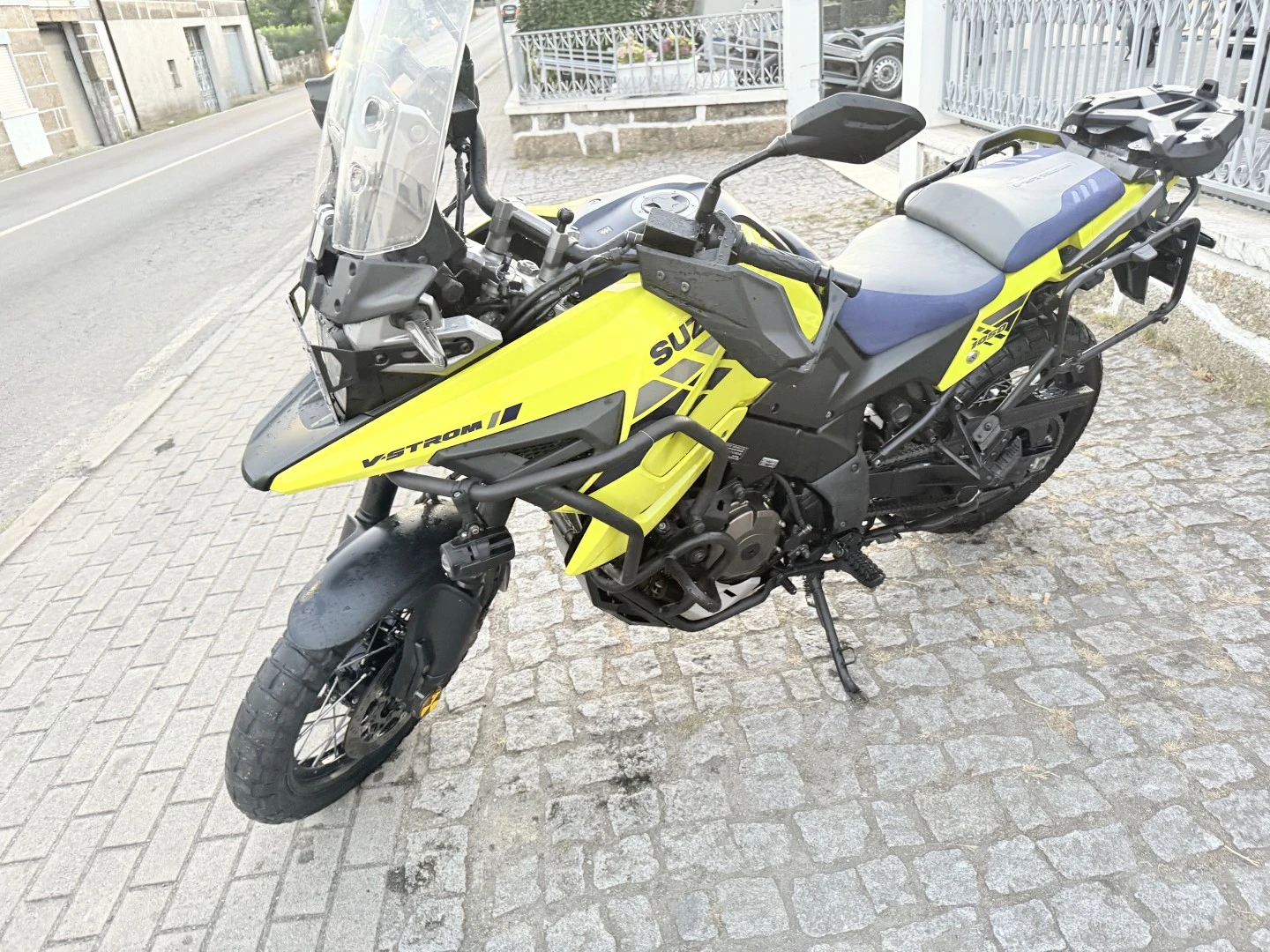 Suzuki DL  V  Strom 1050