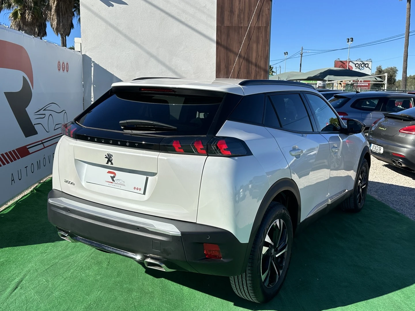Peugeot 2008 1.2 PureTech Allure EAT8