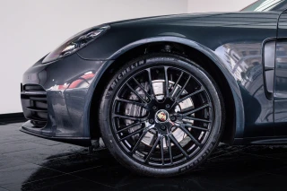 Porsche Panamera Sport Turismo 4 E-Hybrid Platinum Edition