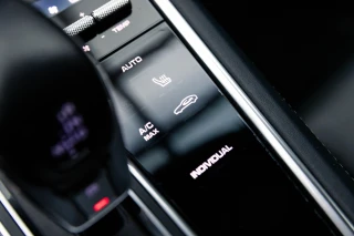 Porsche Panamera Sport Turismo 4 E-Hybrid Platinum Edition