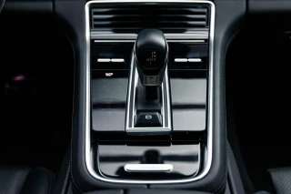 Porsche Panamera Sport Turismo 4 E-Hybrid Platinum Edition