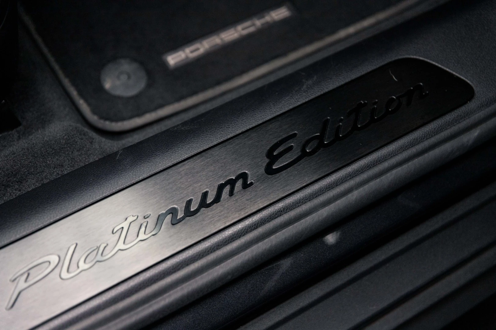 Porsche Panamera Sport Turismo 4 E-Hybrid Platinum Edition