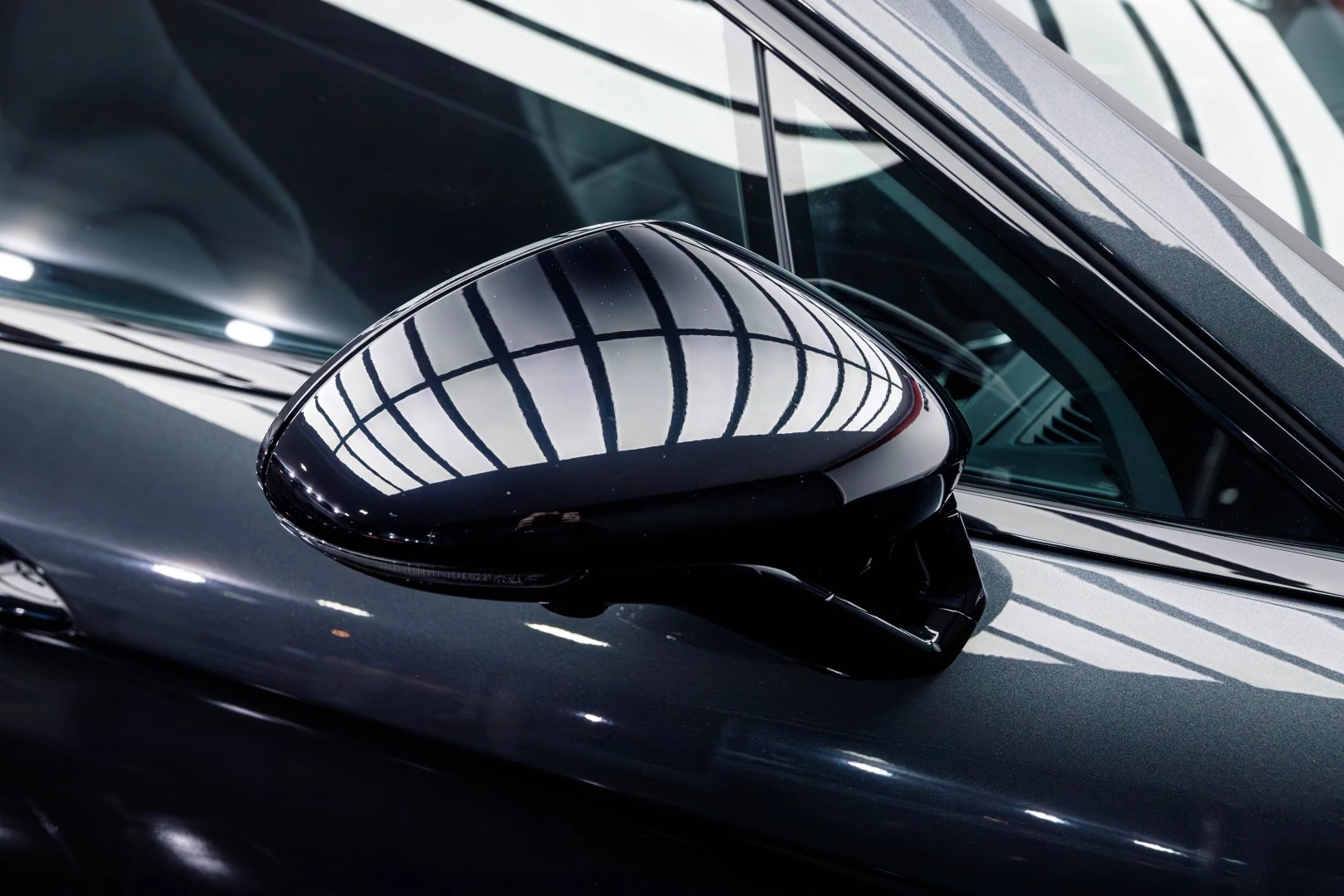 Porsche Panamera Sport Turismo 4 E-Hybrid Platinum Edition