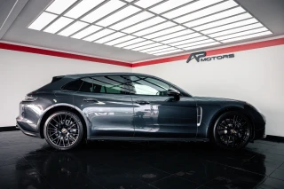 Porsche Panamera Sport Turismo 4 E-Hybrid Platinum Edition