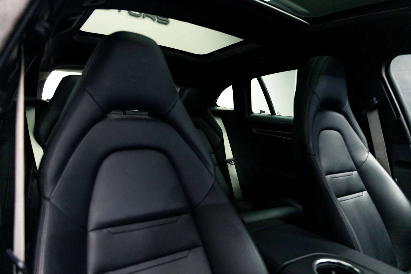 Porsche Panamera Sport Turismo 4 E-Hybrid Platinum Edition