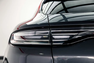 Porsche Panamera Sport Turismo 4 E-Hybrid Platinum Edition