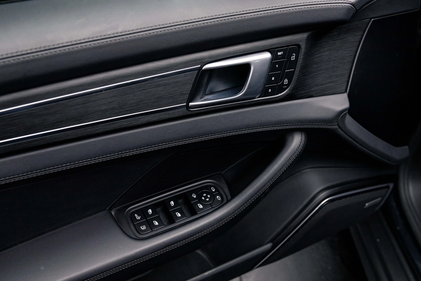 Porsche Panamera Sport Turismo 4 E-Hybrid Platinum Edition