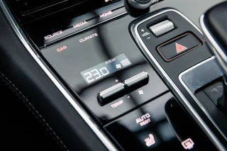 Porsche Panamera Sport Turismo 4 E-Hybrid Platinum Edition
