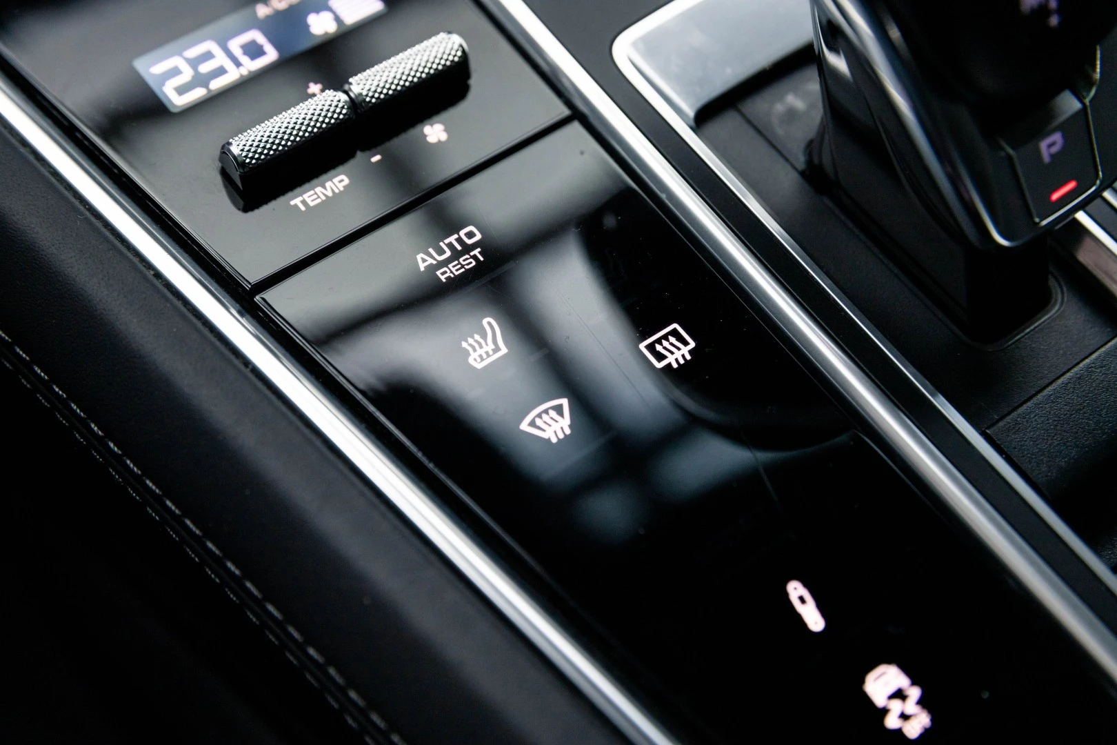Porsche Panamera Sport Turismo 4 E-Hybrid Platinum Edition