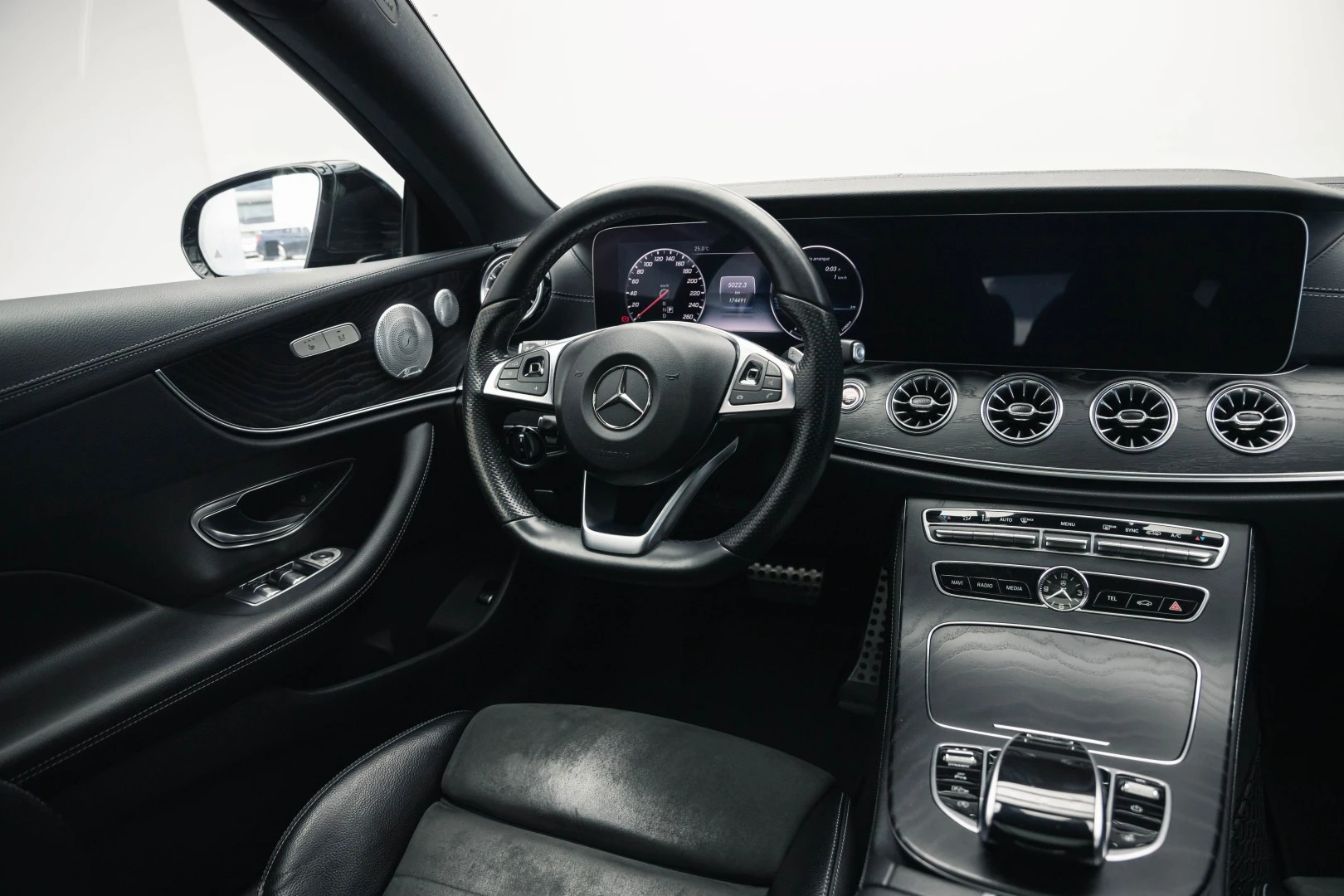 Mercedes-Benz E 220 d AMG Line