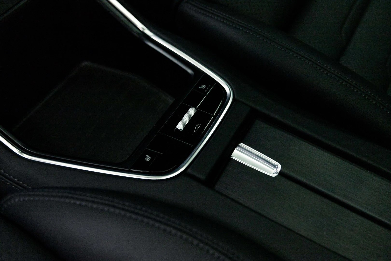 Porsche Panamera Sport Turismo 4 E-Hybrid Platinum Edition
