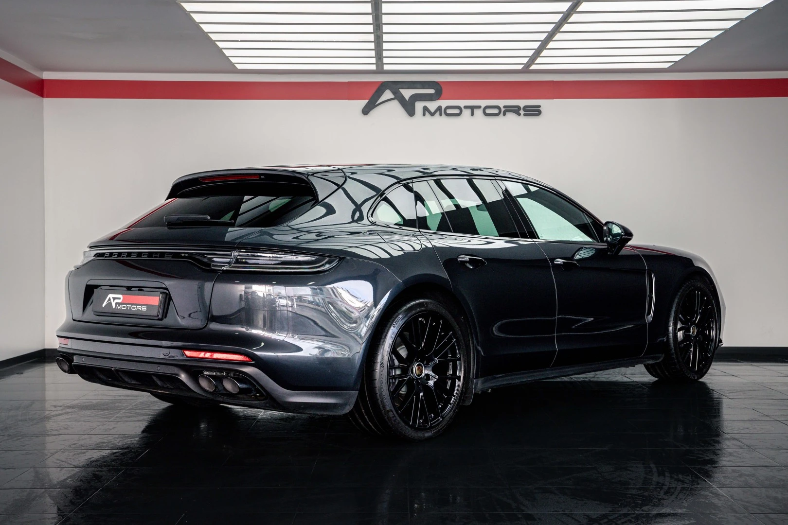 Porsche Panamera Sport Turismo 4 E-Hybrid Platinum Edition