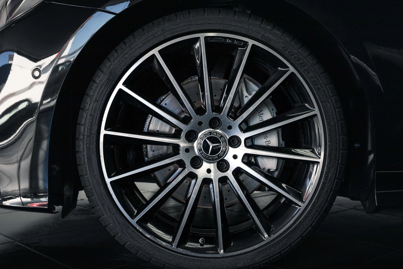 Mercedes-Benz E 220 d AMG Line