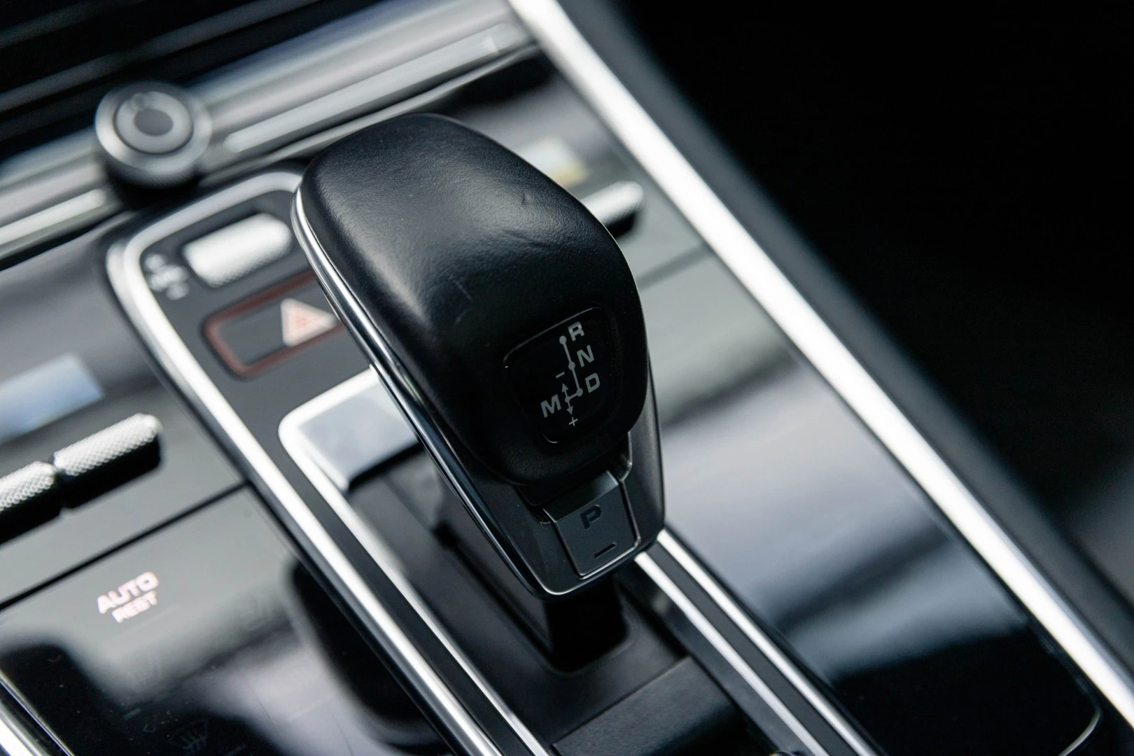 Porsche Panamera Sport Turismo 4 E-Hybrid Platinum Edition