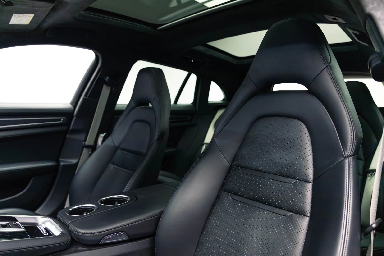 Porsche Panamera Sport Turismo 4 E-Hybrid Platinum Edition