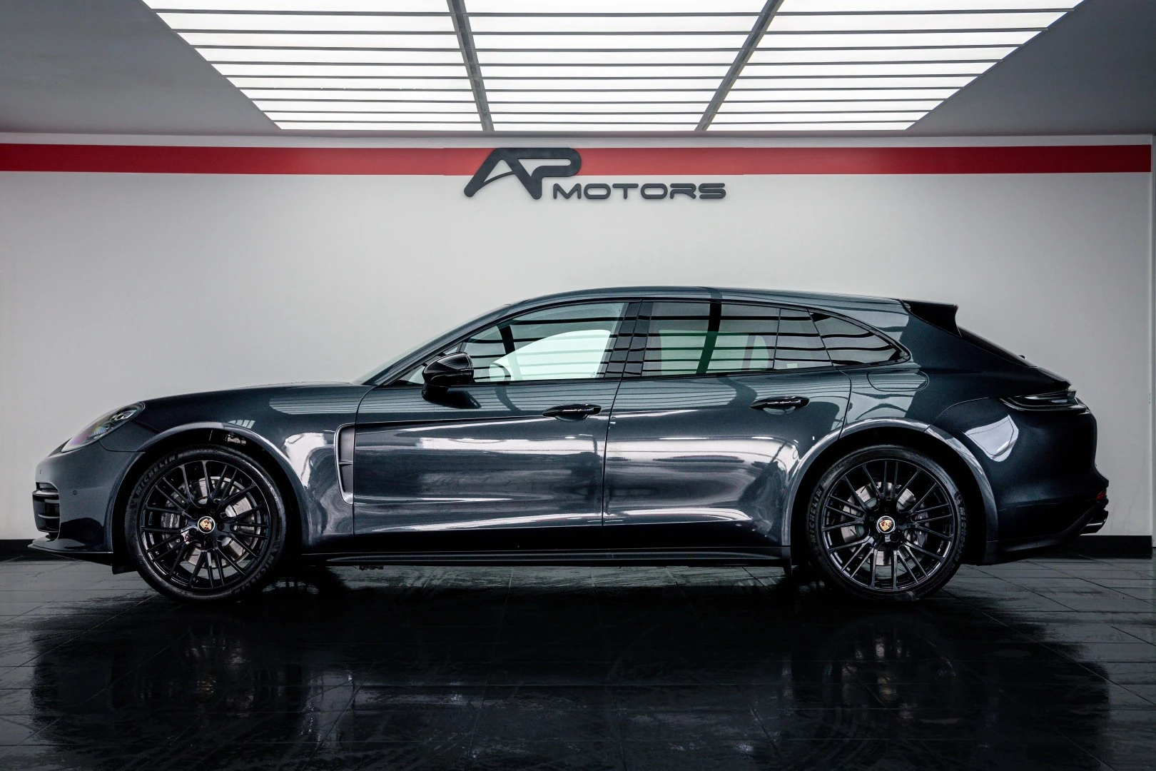 Porsche Panamera Sport Turismo 4 E-Hybrid Platinum Edition