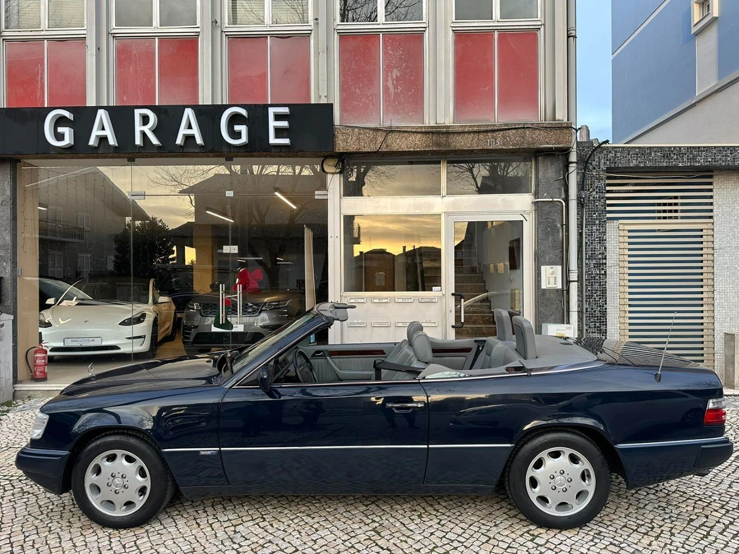 Mercedes-Benz 300 CE-24 Cabriolet