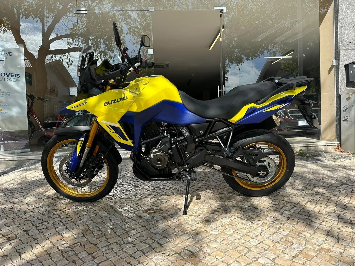 Suzuki V  V-storm 800 DE