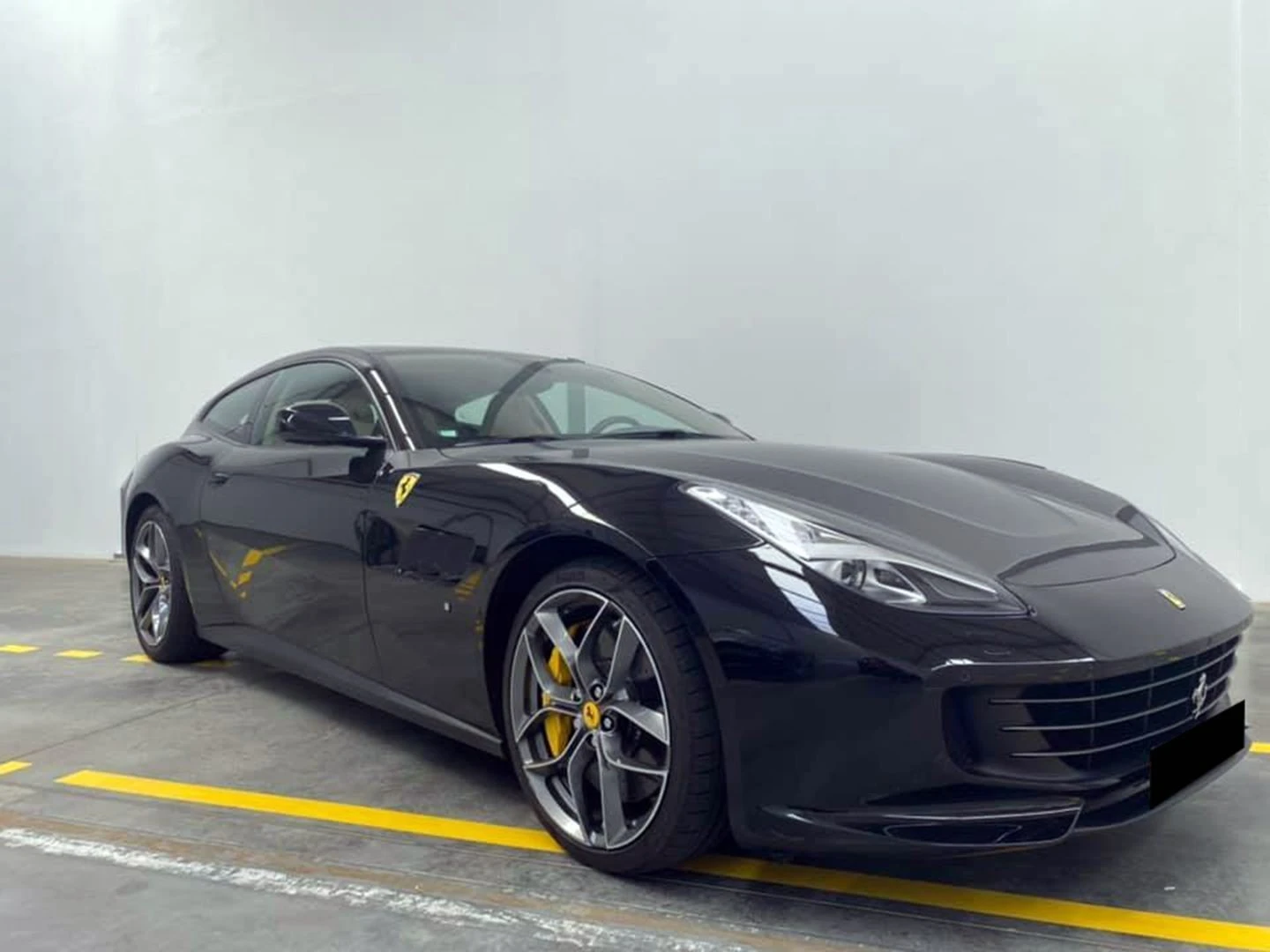 Ferrari GTC4 Lusso T V8