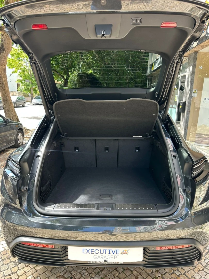 Porsche Macan Electric 4