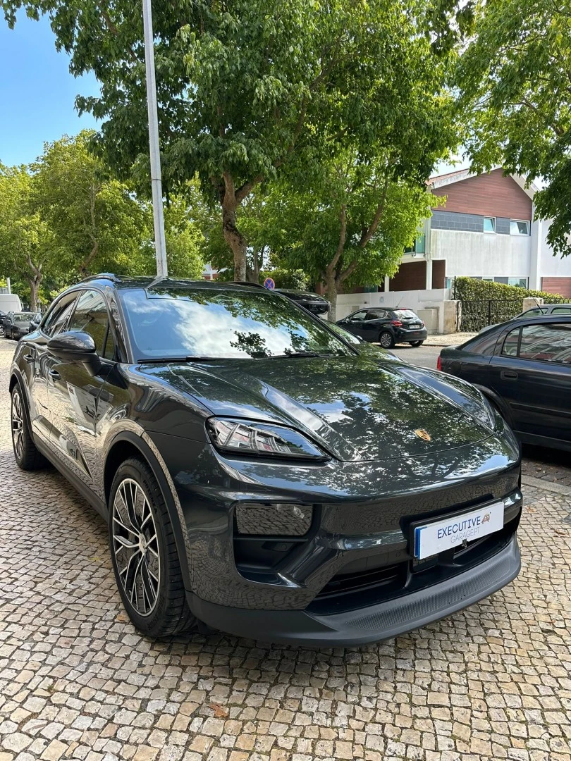 Porsche Macan Electric 4