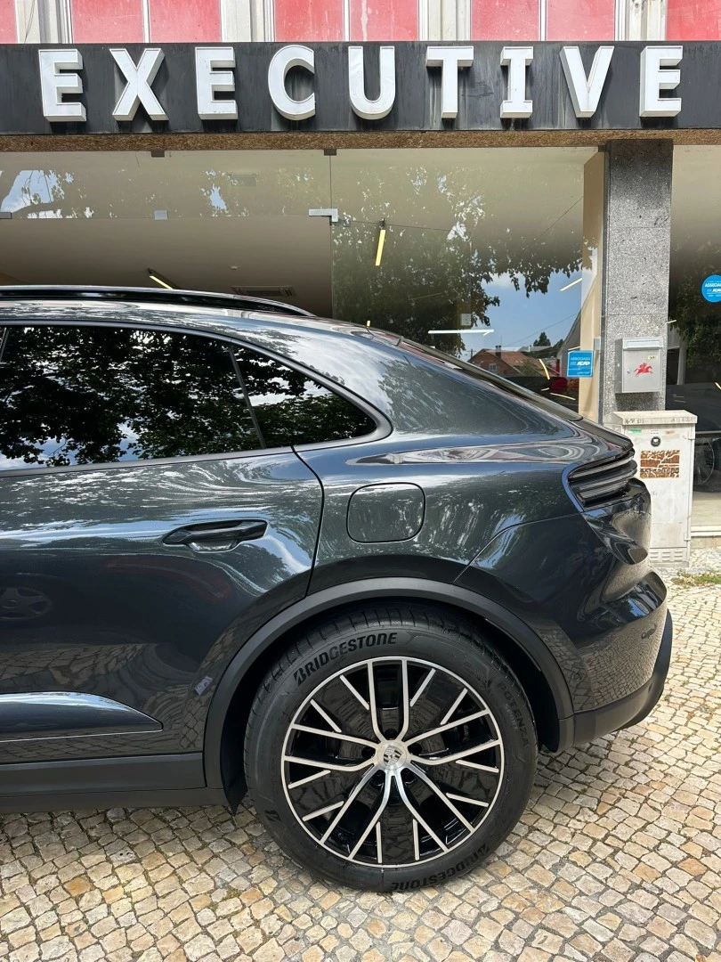 Porsche Macan Electric 4