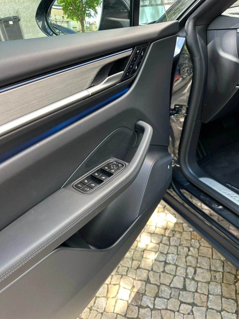 Porsche Macan Electric 4