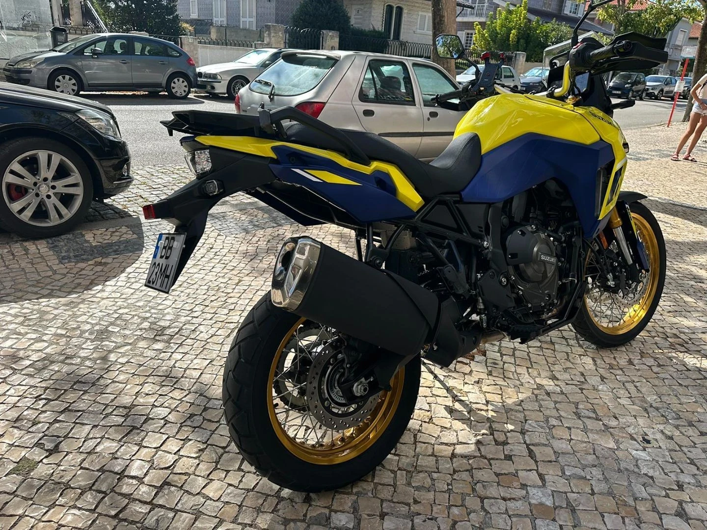 Suzuki V  V-storm 800 DE