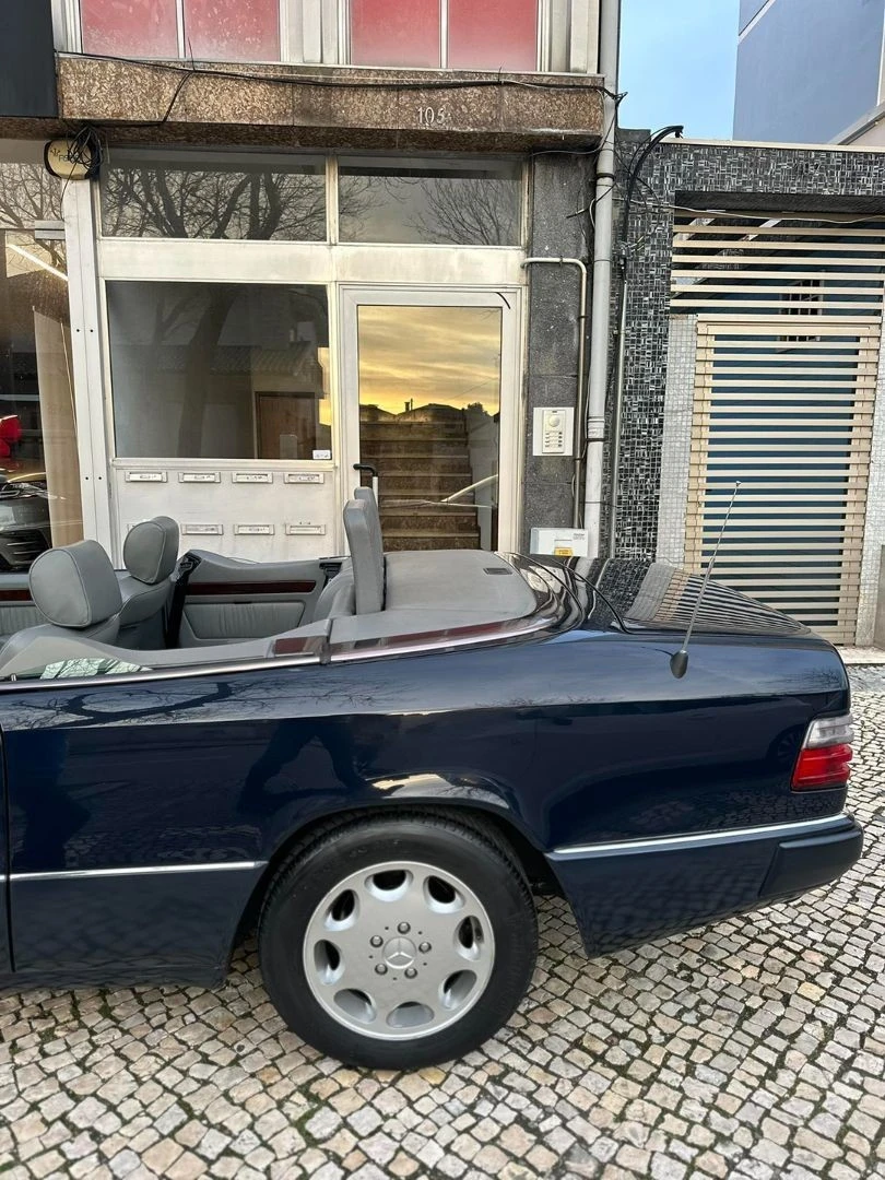 Mercedes-Benz 300 CE-24 Cabriolet