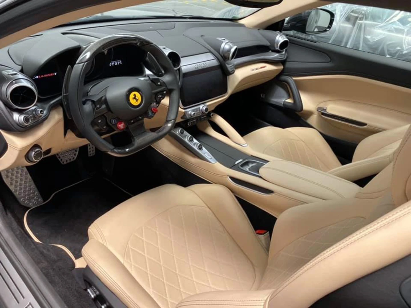 Ferrari GTC4 Lusso T V8